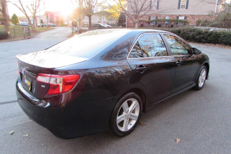 2014 Toyota Camry SE photo 5