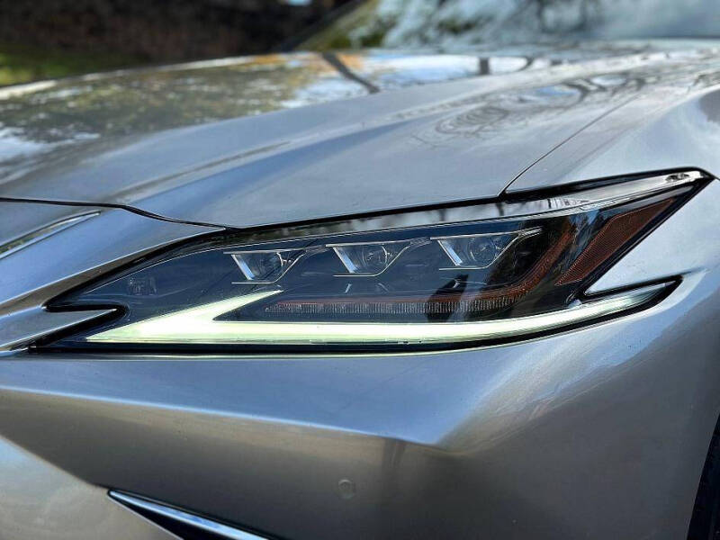 2021 Lexus ES 300h Ultra Luxury