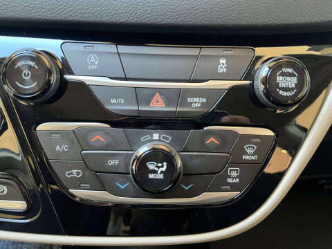 2022 Chrysler Voyager LX