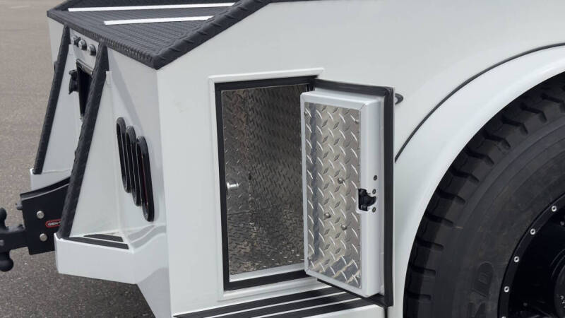 2025 Freightliner M2 106