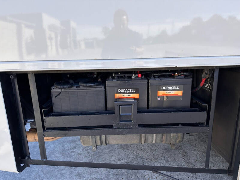 2011 Newmar Ventana 43’  1.5 Bath Pre-Def Diesel KingBed