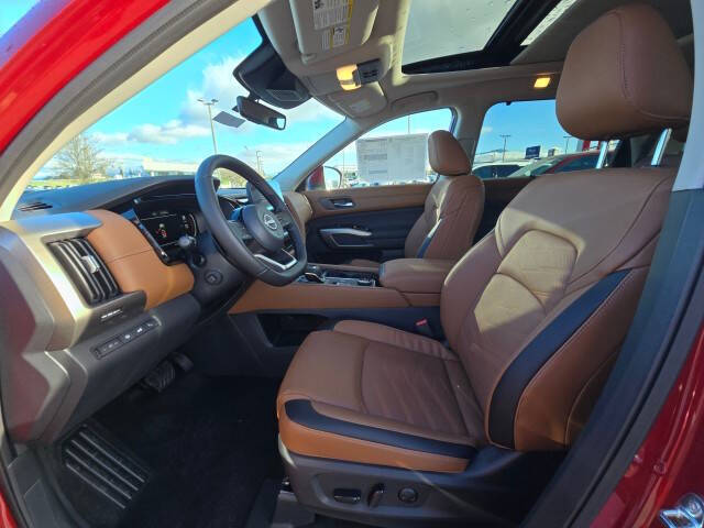 2025 Nissan Pathfinder Platinum