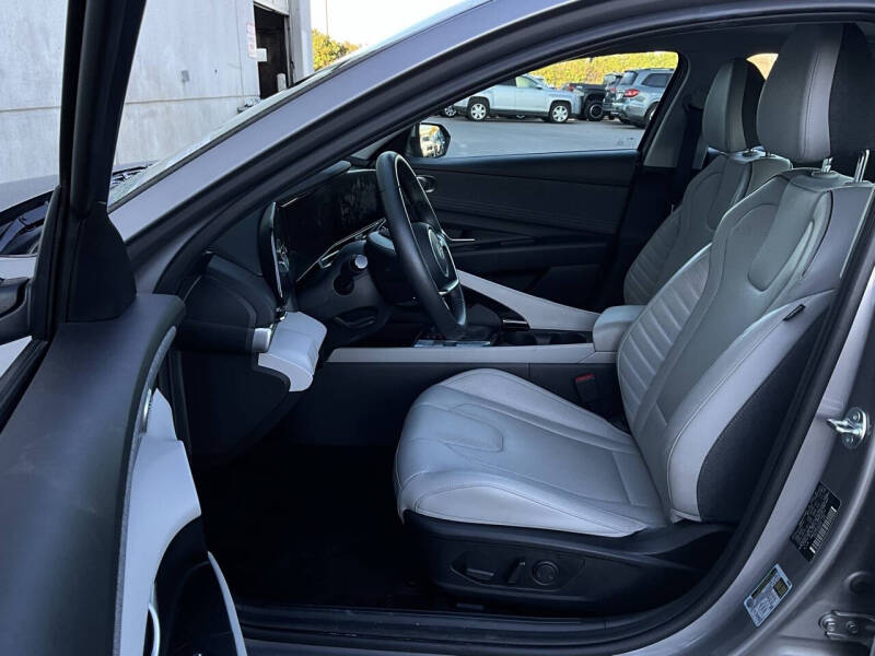 2025 Hyundai Elantra Hybrid Limited