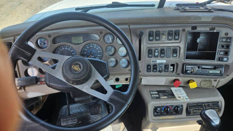 2001 Mack CH613