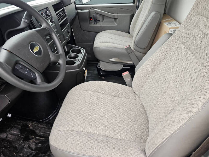 2024 Chevrolet Express 3500