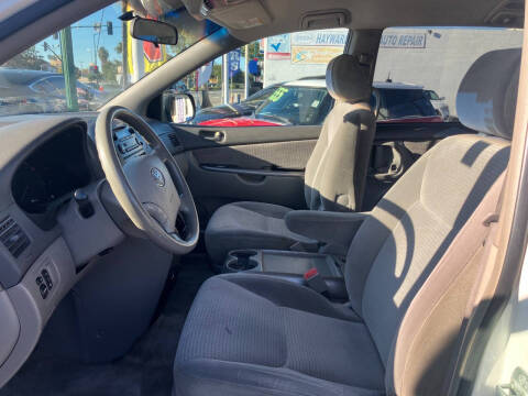 2006 Toyota Sienna LE 8 Passenger