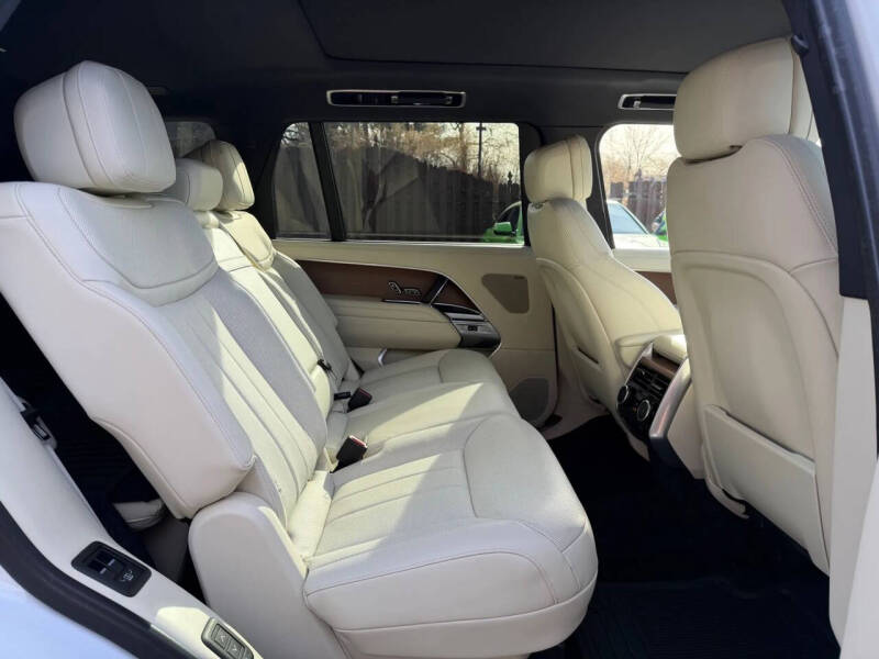 2023 Land Rover Range Rover P530 SE LWB