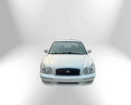 2004 Hyundai Sonata for sale at R&R Car Company in Mount Clemens MI