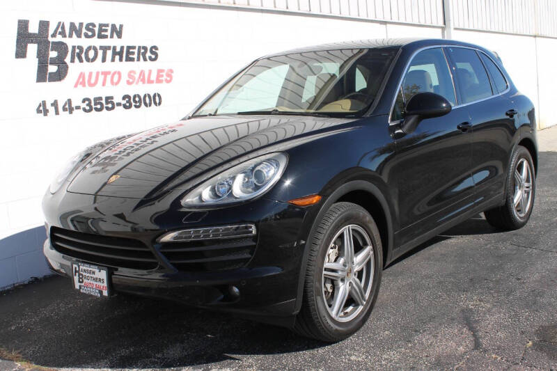 Porsche Cayenne's photo