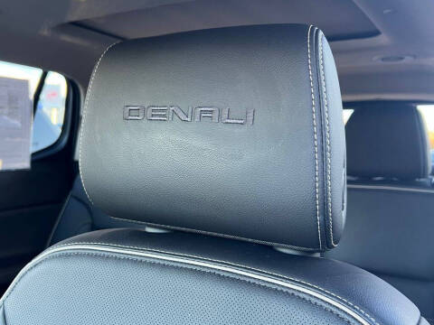 2023 GMC Acadia Denali