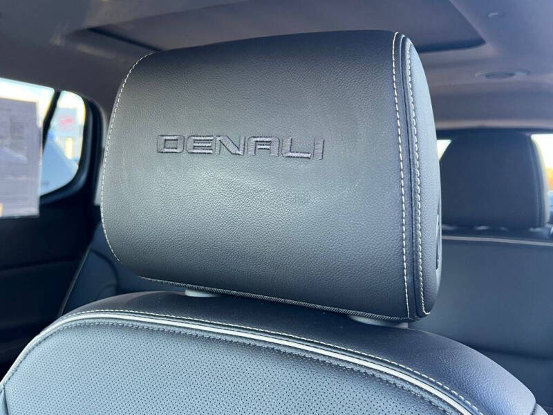 2023 GMC Acadia Denali