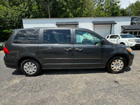 2012 Volkswagen Routan for sale at Monroe Auto's, LLC in Parsons TN