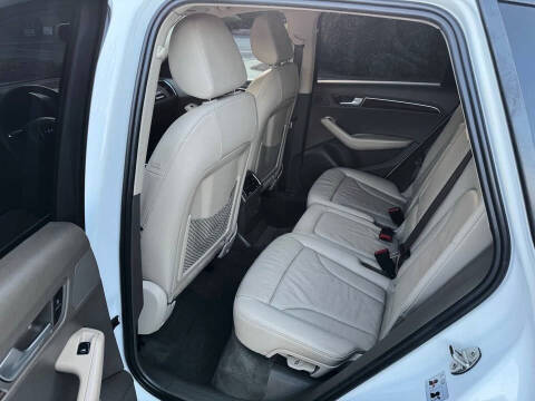 2012 Audi Q5 3.2 quattro Premium Plus