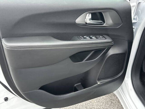 2026 Chrysler Voyager LX