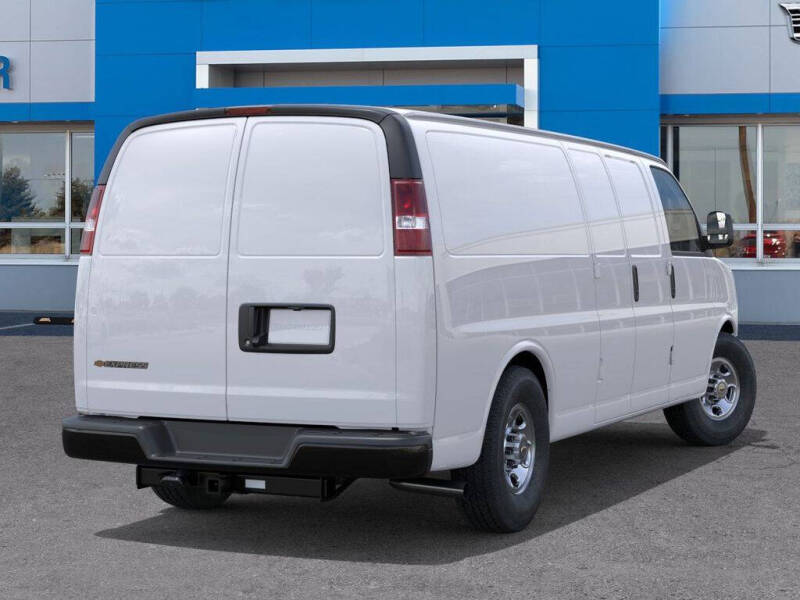 2025 Chevrolet Express 3500