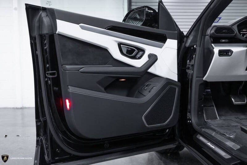 2023 Lamborghini Urus S