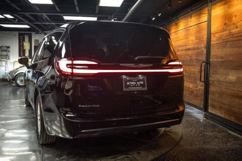 2024 Chrysler Pacifica Touring L