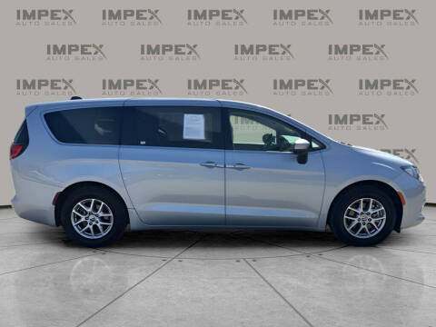 2023 Chrysler Voyager LX