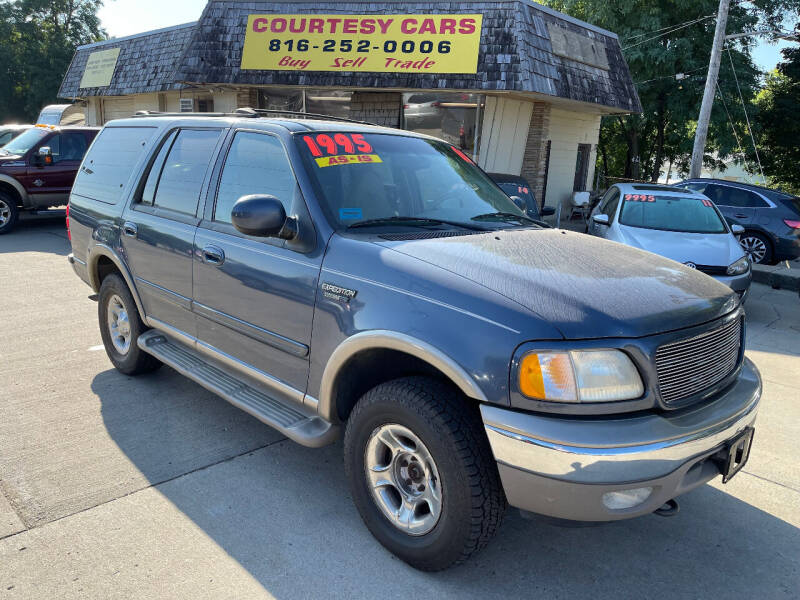 2000 Ford Expedition for sale at Courtesy Cars in Independence MO