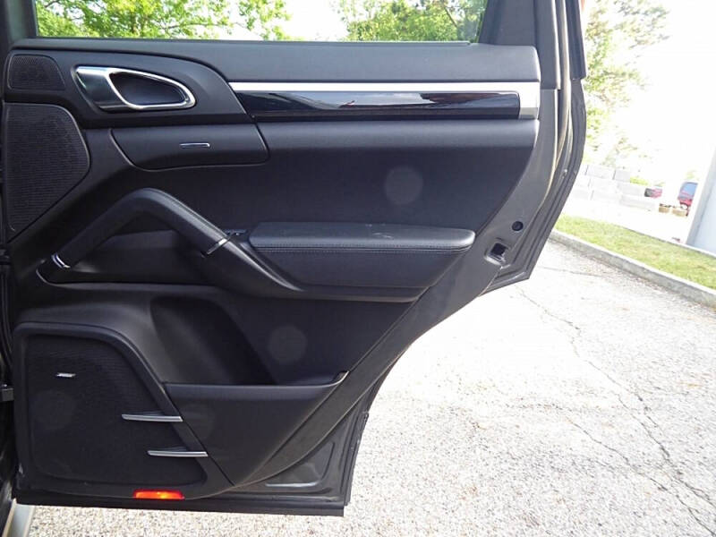 2014 Porsche Cayenne GTS