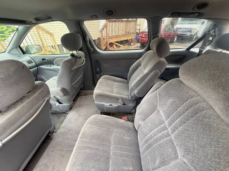 2003 Toyota Sienna CE