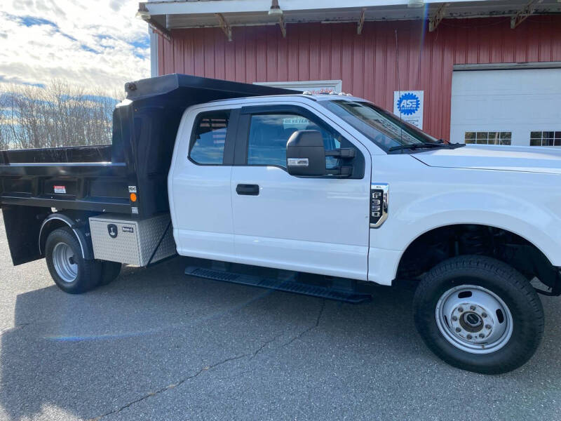 2020 Ford F-350 Super Duty Chassis Cab XL photo 6