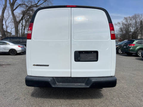 2023 Chevrolet Express 2500