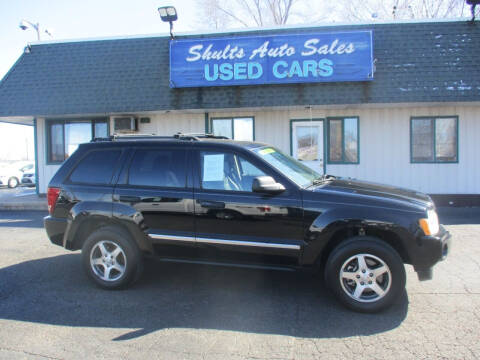 2005 Jeep Grand Cherokee for sale at SHULTS AUTO SALES INC. in Crystal Lake IL