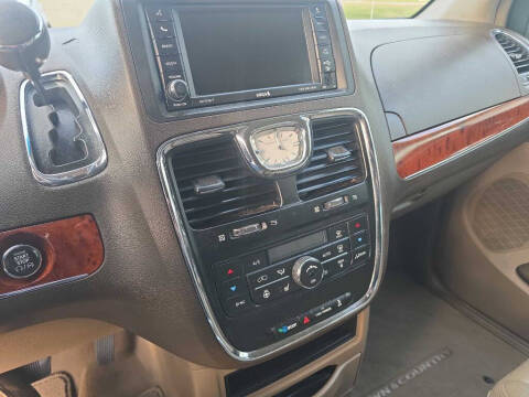 2014 Chrysler Town and Country Touring
