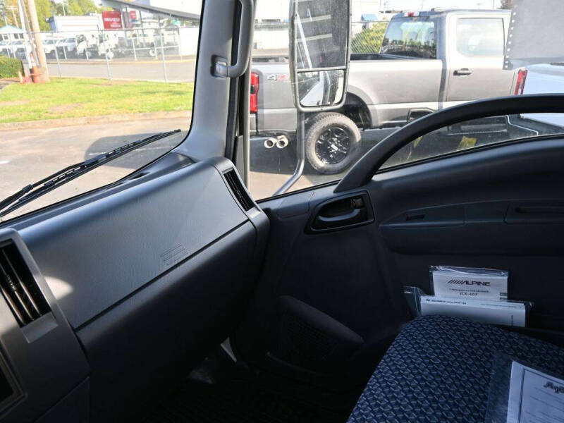 2024 Isuzu NPR HD 1F2