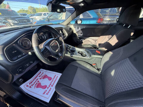 2016 Dodge Challenger SXT Plus