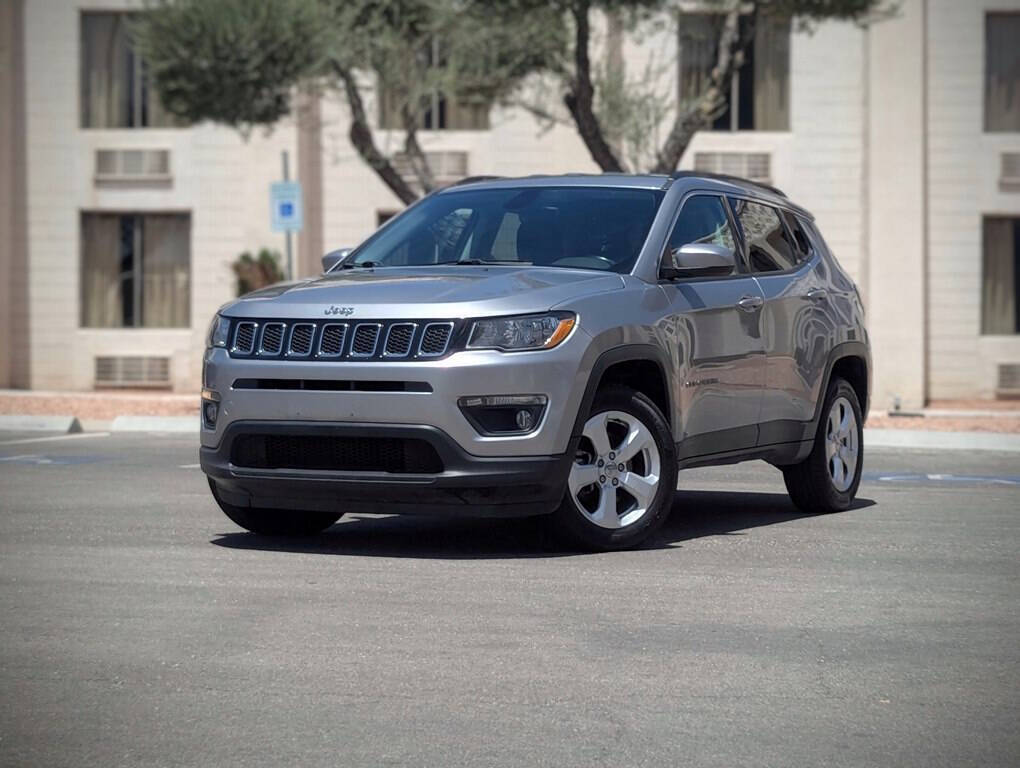 Silver 2018 Jeep Compass Latitude 4x4 Latitude 4dr SUV 1