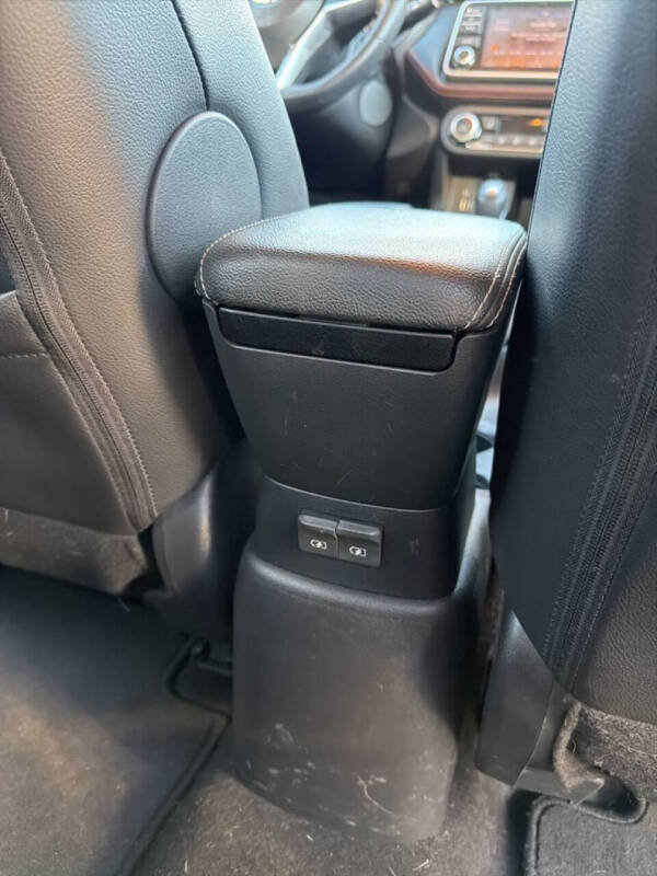 2020 Nissan Kicks SR