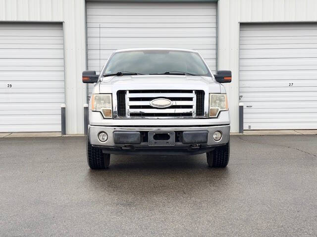 2009 Ford F-150 XLT photo 2