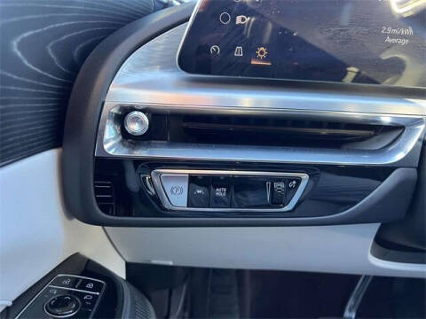 2024 Cadillac LYRIQ Luxury 2