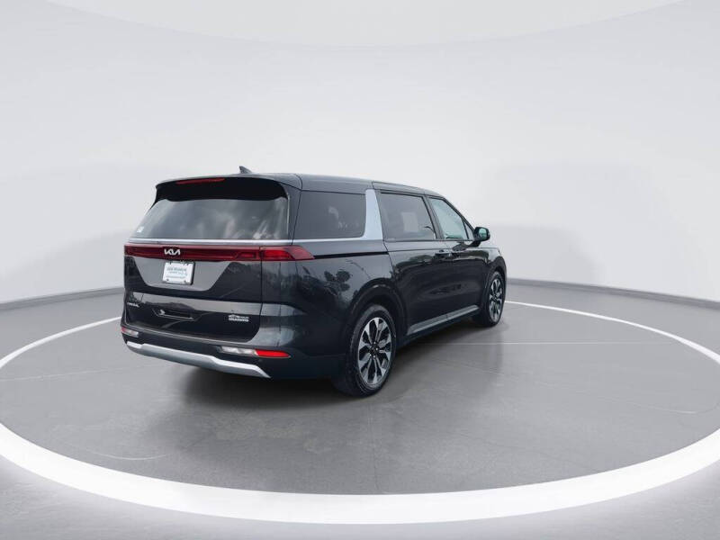 2024 Kia Carnival EX