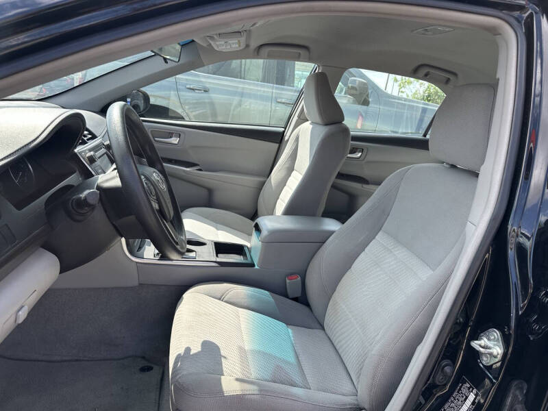 2017 Toyota Camry LE