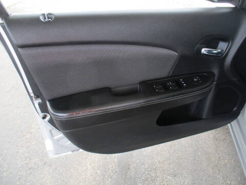 2012 Dodge Avenger SE V6