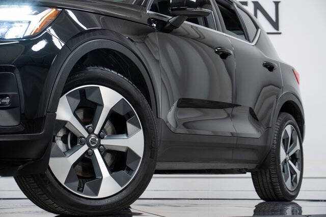 2023 Volvo XC40 B5 Plus Bright Theme