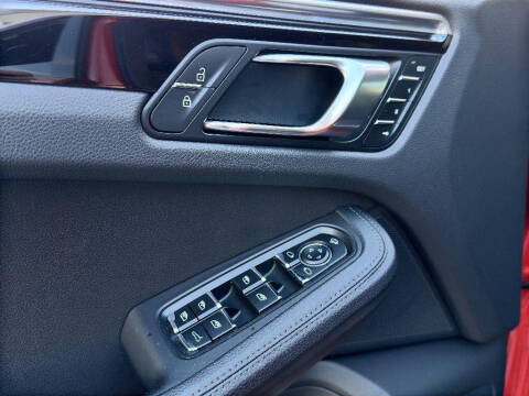 2023 Porsche Macan T