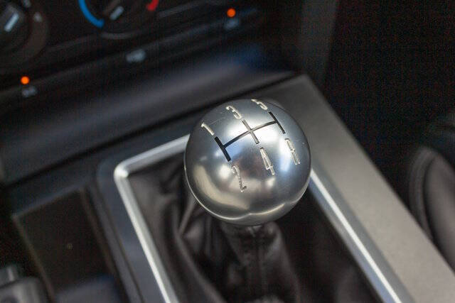 2008 Ford Mustang 19