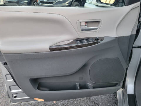 2015 Toyota Sienna XLE 8-Passenger