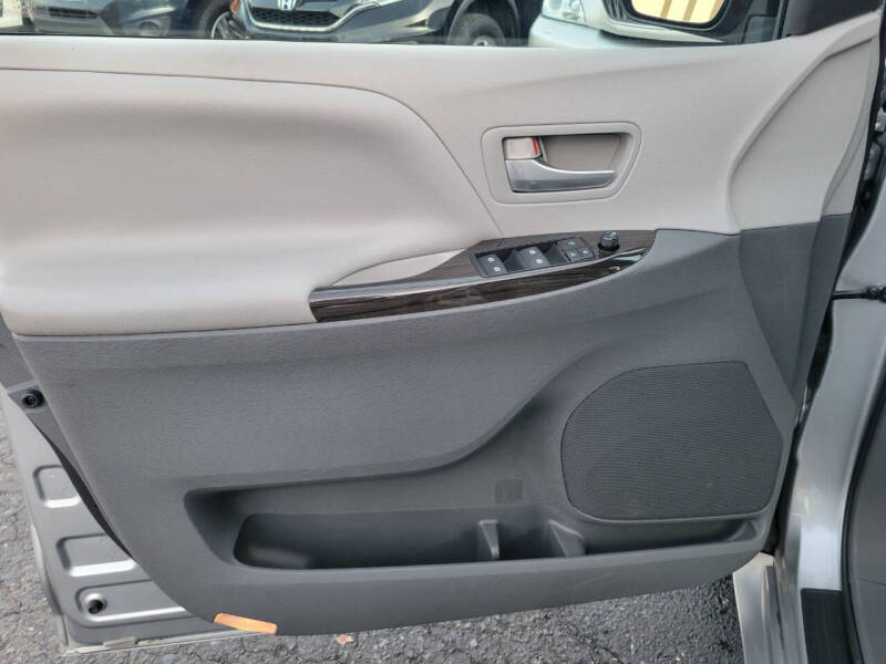 2015 Toyota Sienna XLE 8-Passenger