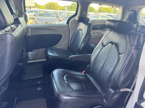 2017 Chrysler Pacifica Touring-L