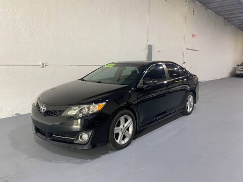 2013 Toyota Camry for sale at Lamberti Auto Collection in Plantation FL