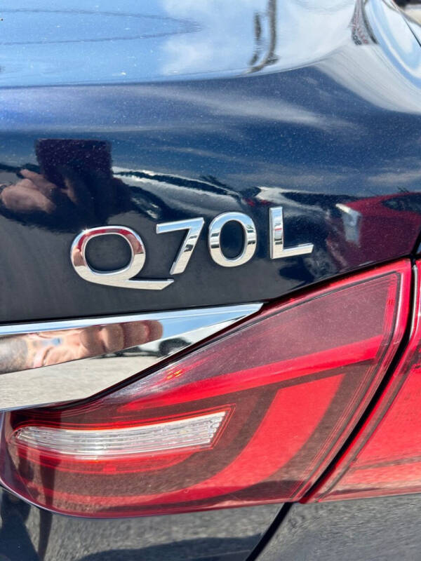 2015 INFINITI Q70L 3.7 photo 19