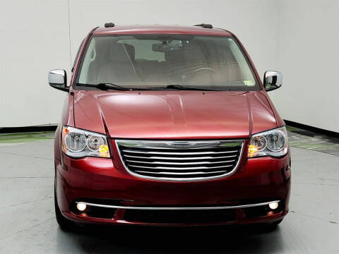 2013 Chrysler Town and Country Touring-L
