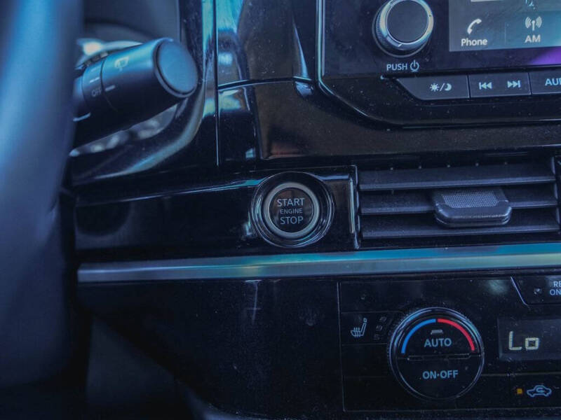 2022 Nissan Pathfinder SV