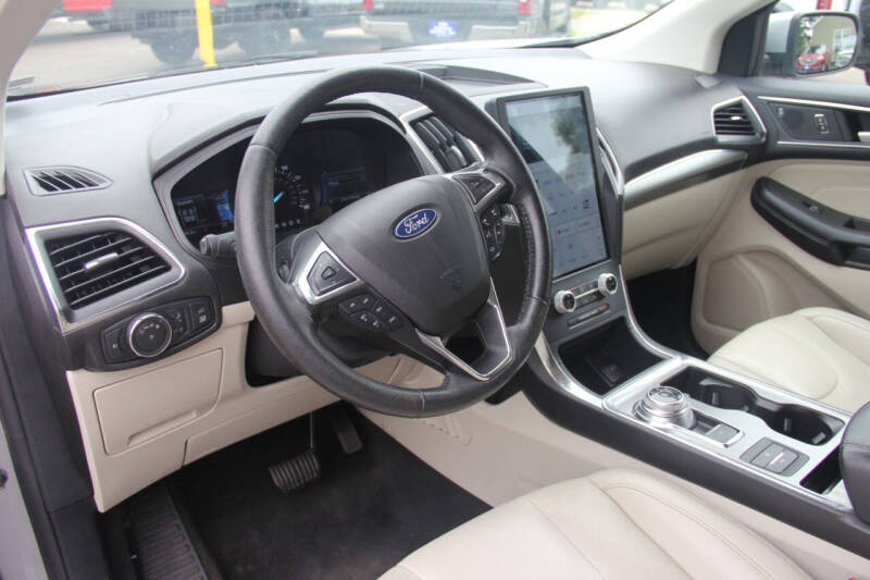 2022 Ford Edge Titanium
