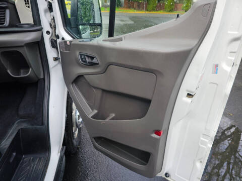 2020 Ford Transit 150 XLT